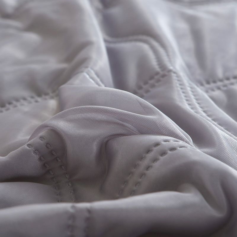 Quilt Ultra Soft Thin Reversible Soundwave Design