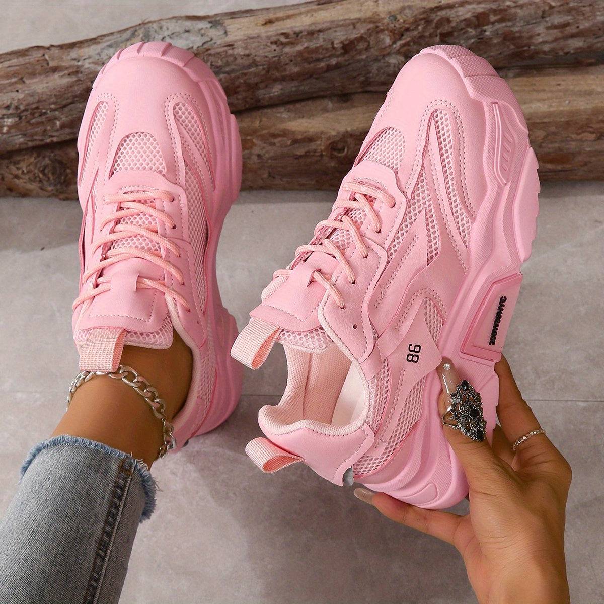 Pink women’s sneakers with cushioned sole and lace-up design, combining sporty style with everyday comfort.