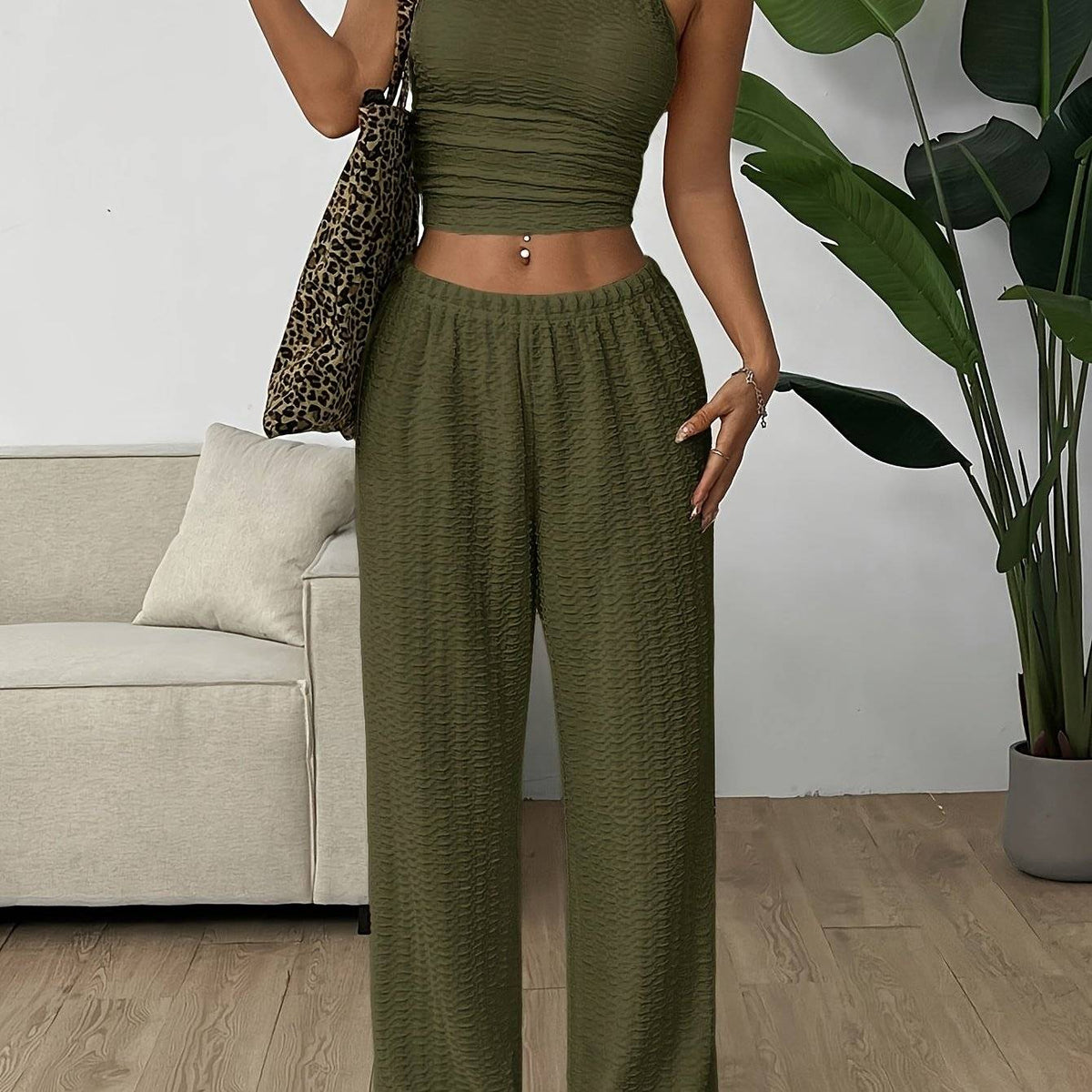 Women’s Casual Halter Top & Baggy Pants Set – Comfortable 2-Piece Outfit for Daily Commuting & Everyday Wear