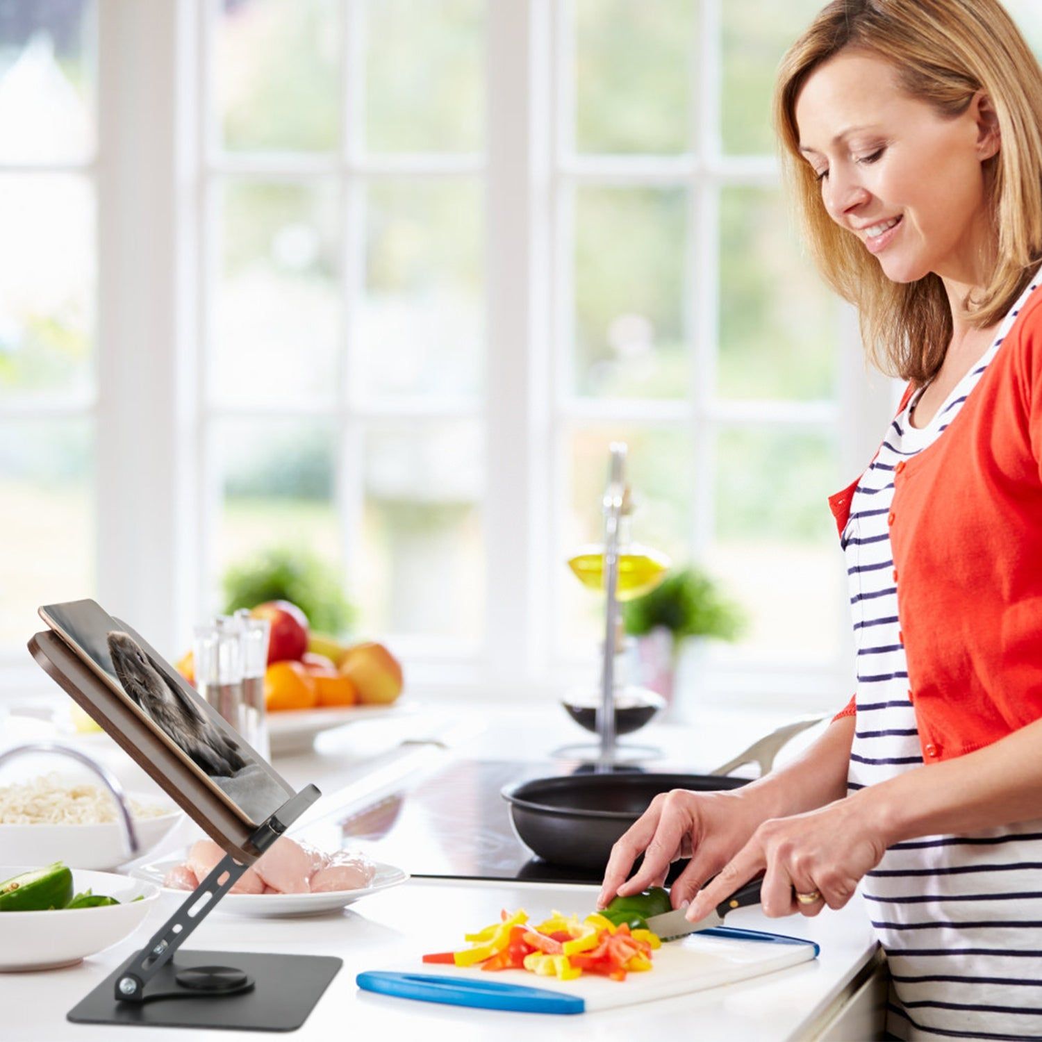 Adjustable Foldable Book Stand with Rotating Base Design