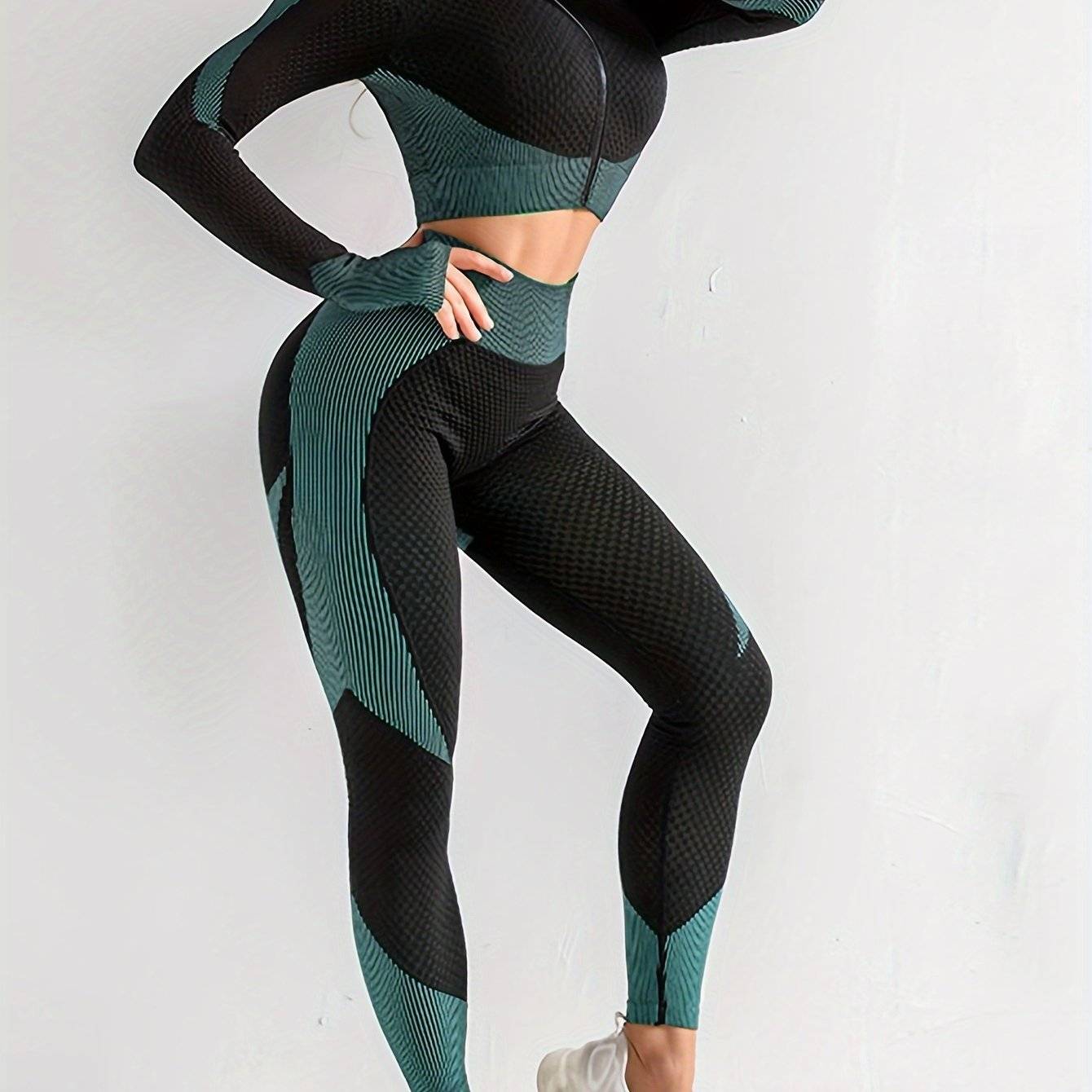 3-Piece Women’s Seamless Workout Set with Zipper Long Sleeve Top & High-Waist Shorts, Breathable Moisture-Wicking Fabric for Gym & Fitness
