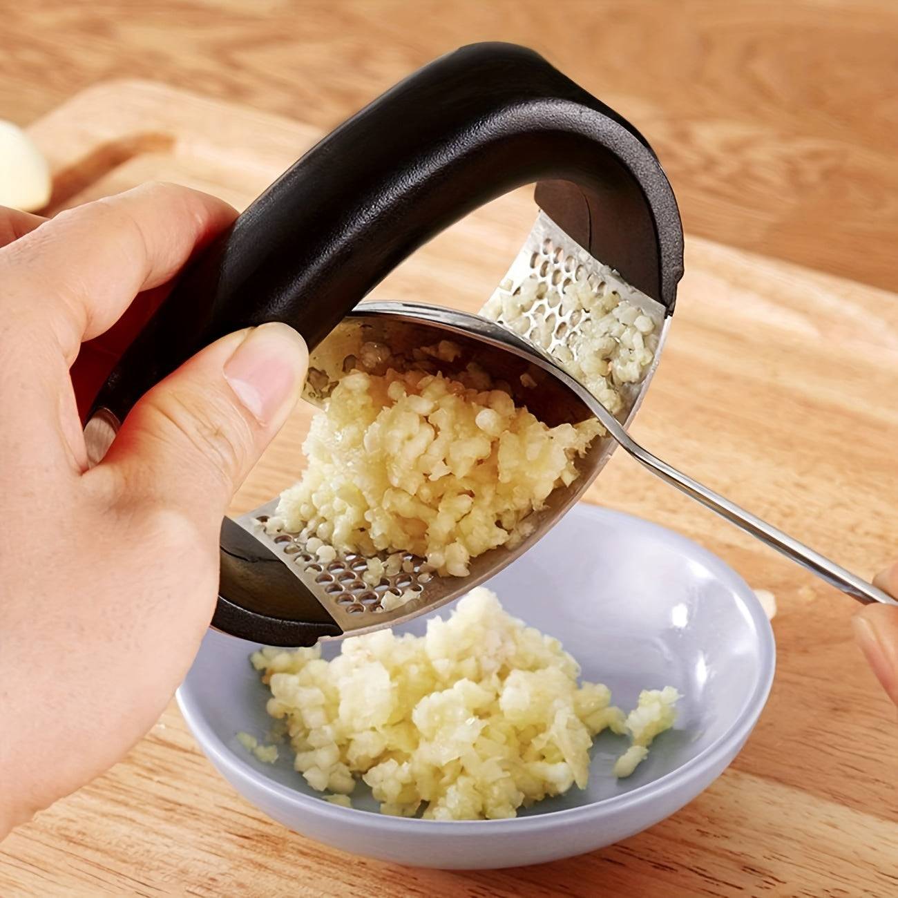 Stainless Steel Garlic Press Rocker Durable Manual Crusher with Ergonomic Handle Easy-to-Use Kitchen Tool for Garlic, Fruits & Meat, No Electricity Needed