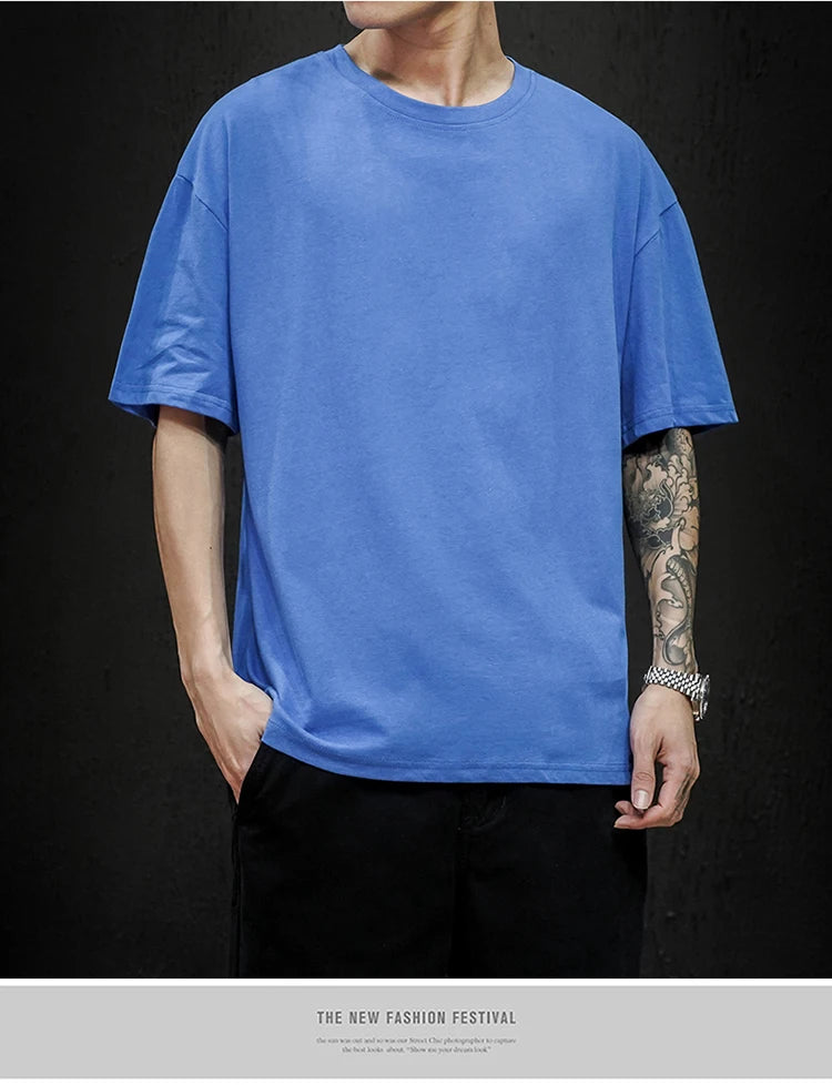 Men's casual blue T-shirt ideal for a cool and comfortable look.