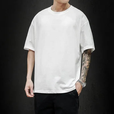 Men's casual white T-shirt with a classic and versatile design.