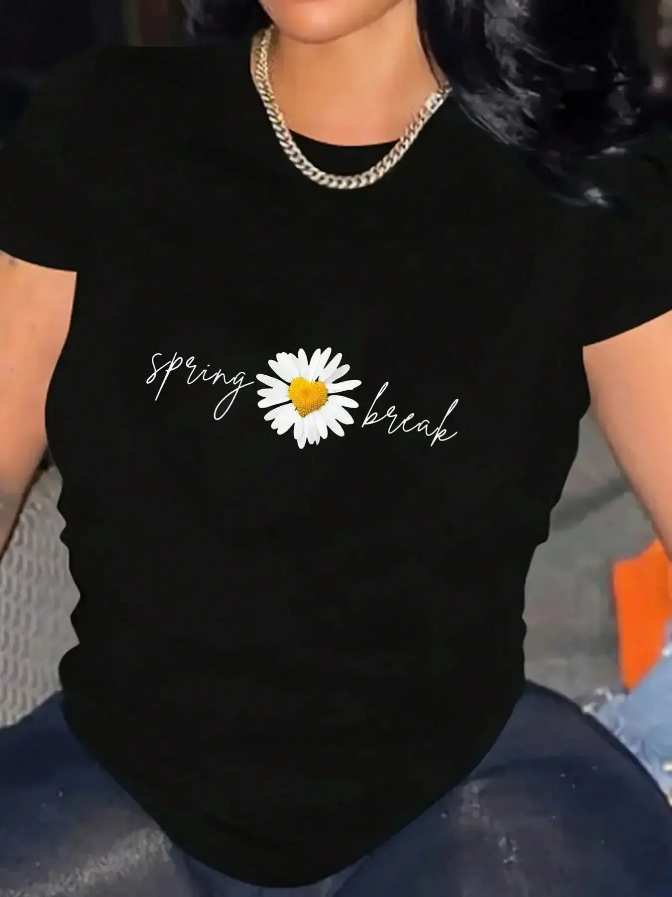 Women’s Spring Break Daisy Graphic T-Shirt – Soft Tee with Mesh Back & Round Neck for Casual Outdoor Style