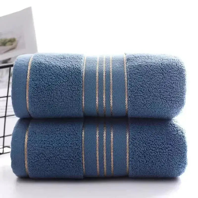 Blue thick cotton absorbent towels, ultra-soft and quick-drying.