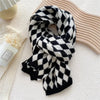 Knitted scarf with diamond plaid