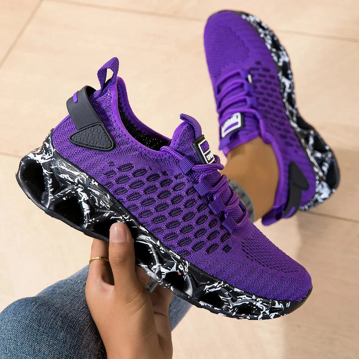 Lightweight Mesh Shoes Soft Flat Running Design