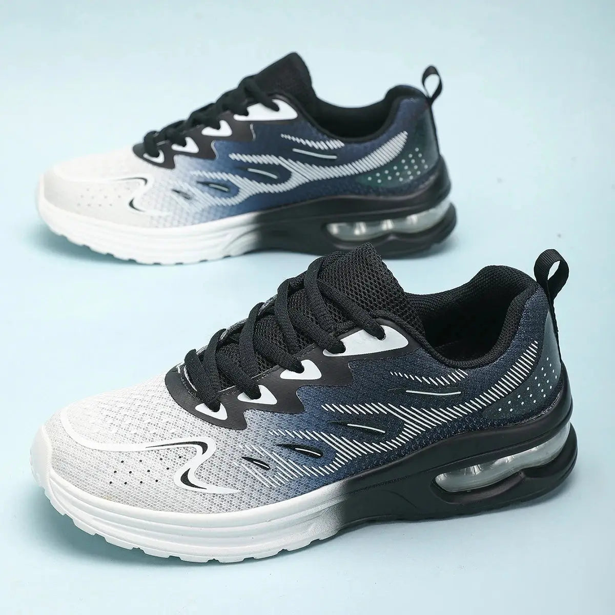 Walking sneakers for women in black and white with breathable mesh and cushioned sole, ideal for casual walking or running.