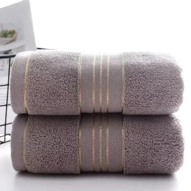 Gray thick cotton absorbent towels, ultra-soft and quick-drying.