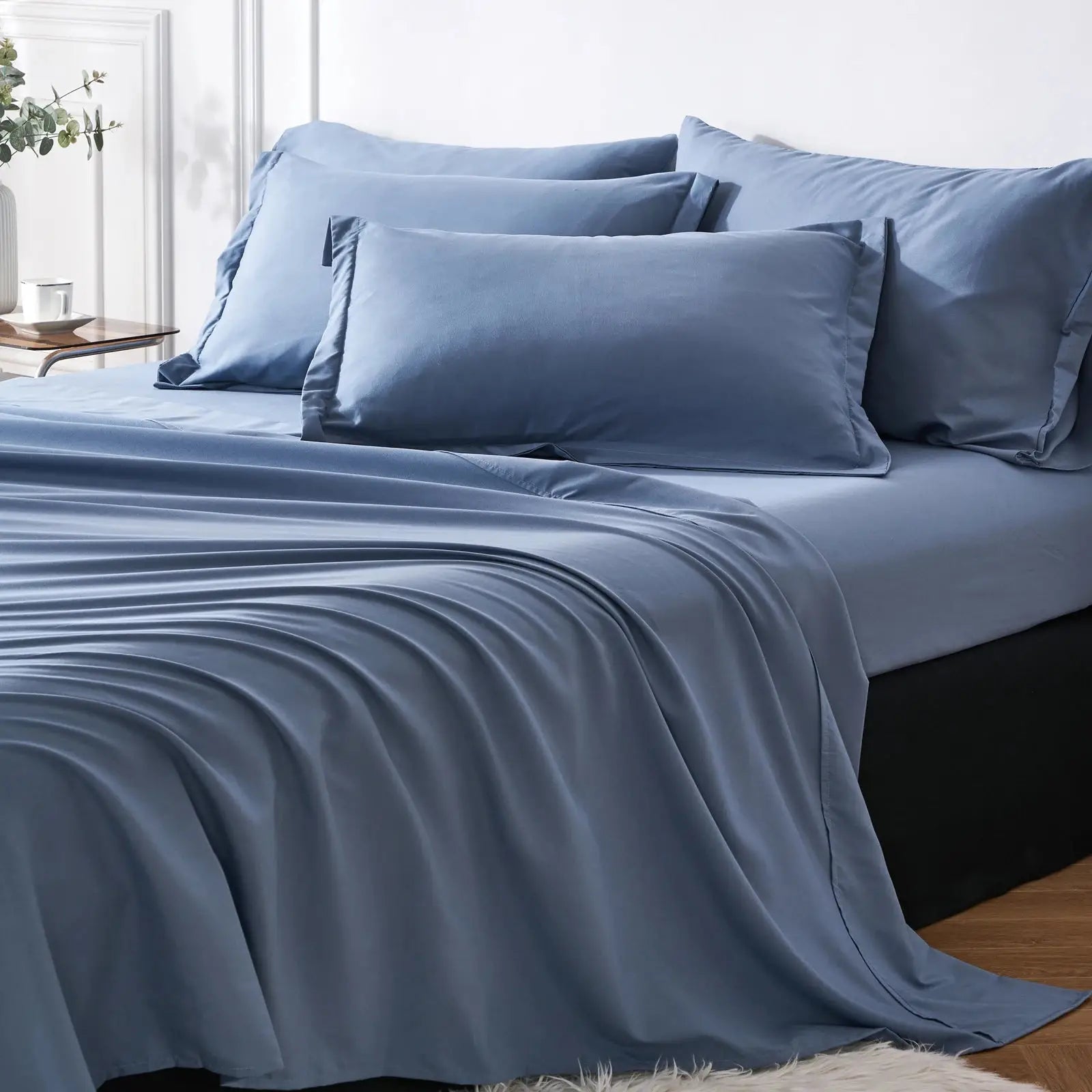 7-piece Queen bed-in-a-bag set with solid geometric comforter, sheets and pillowcases included
