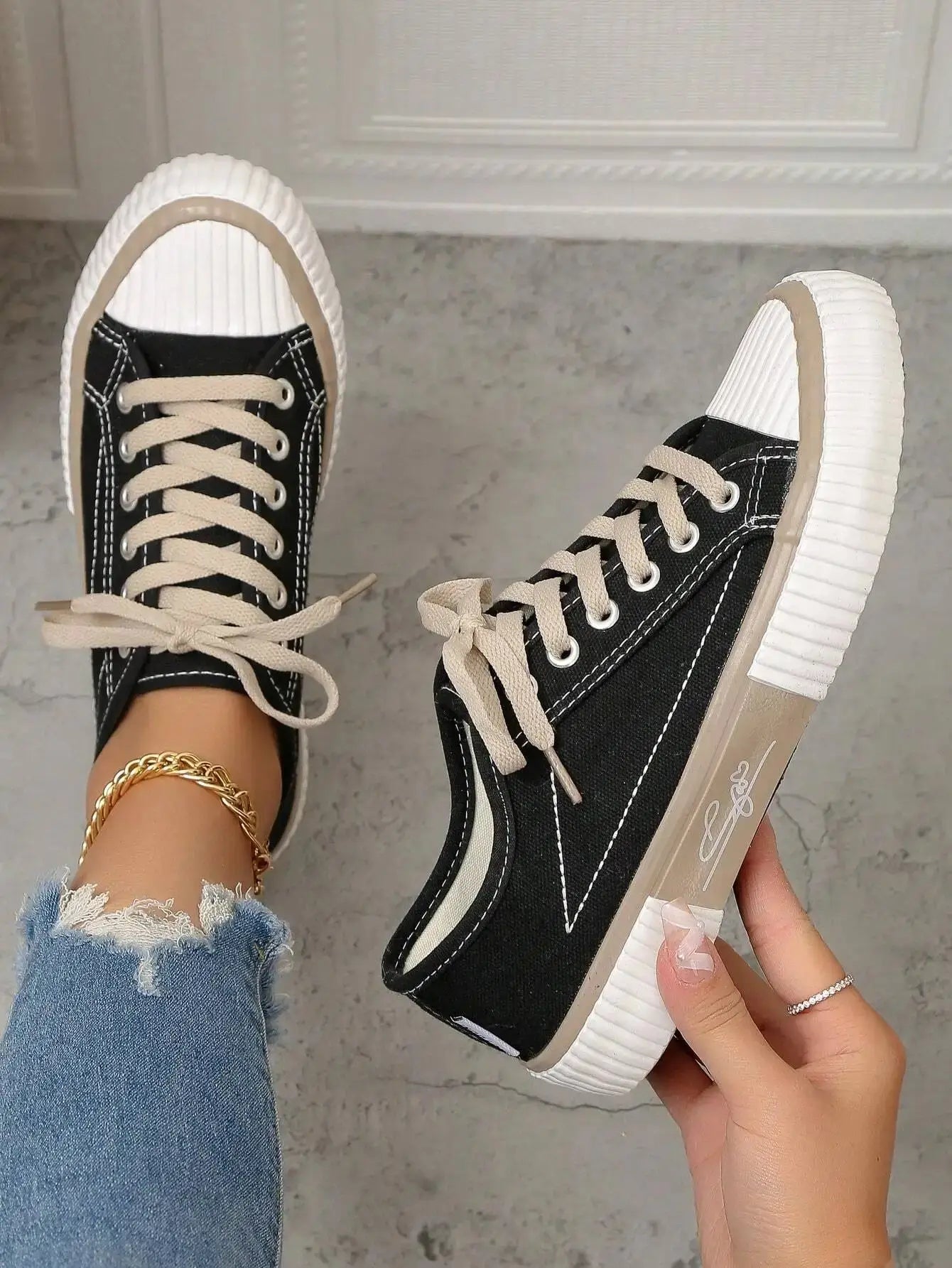 Women's Wide Fit Canvas Sneakers, Low-Top Flat Shoes with Preppy Colorblock Design – Casual Black Style