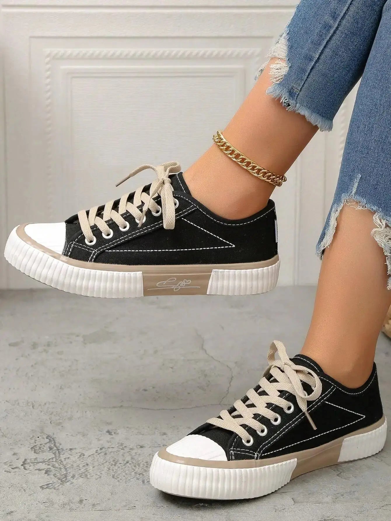 Women's Wide Fit Canvas Sneakers, Low-Top Flat Shoes with Preppy Colorblock Design – Casual Black Style