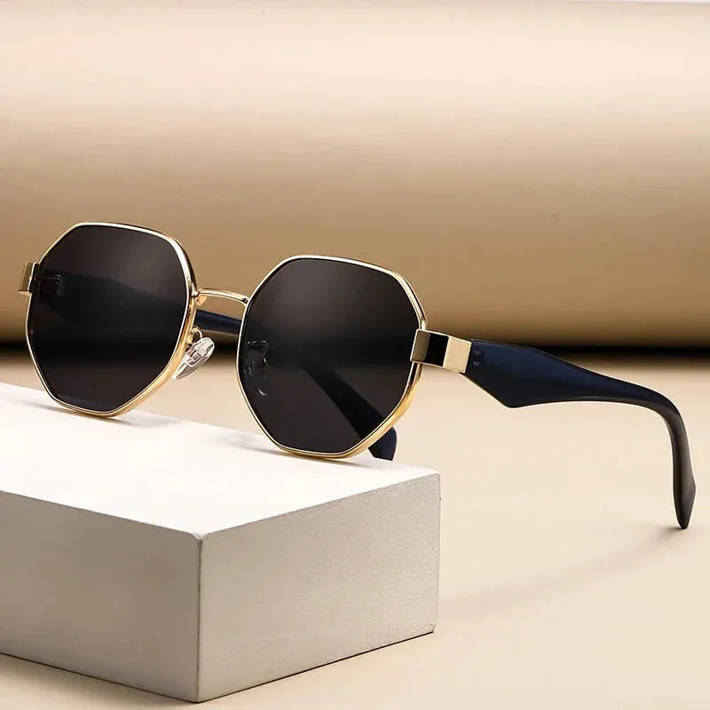Retro Polygonal Sunglasses with Metal Frame and UV400 Lenses