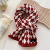 Knitted scarf with diamond plaid