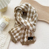 Knitted scarf with diamond plaid