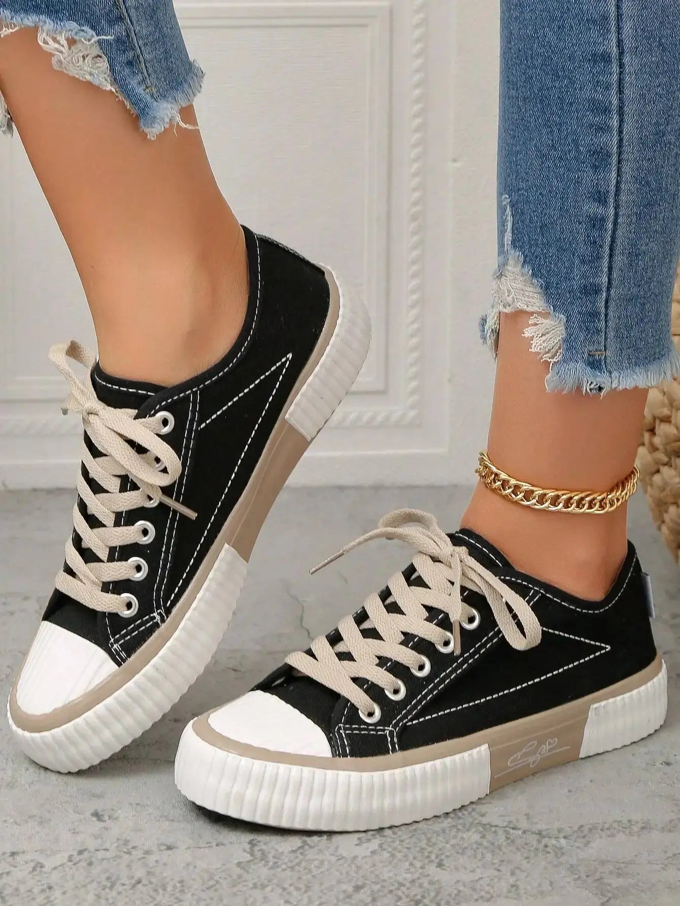 Women's Wide Fit Canvas Sneakers, Low-Top Flat Shoes with Preppy Colorblock Design – Casual Black Style