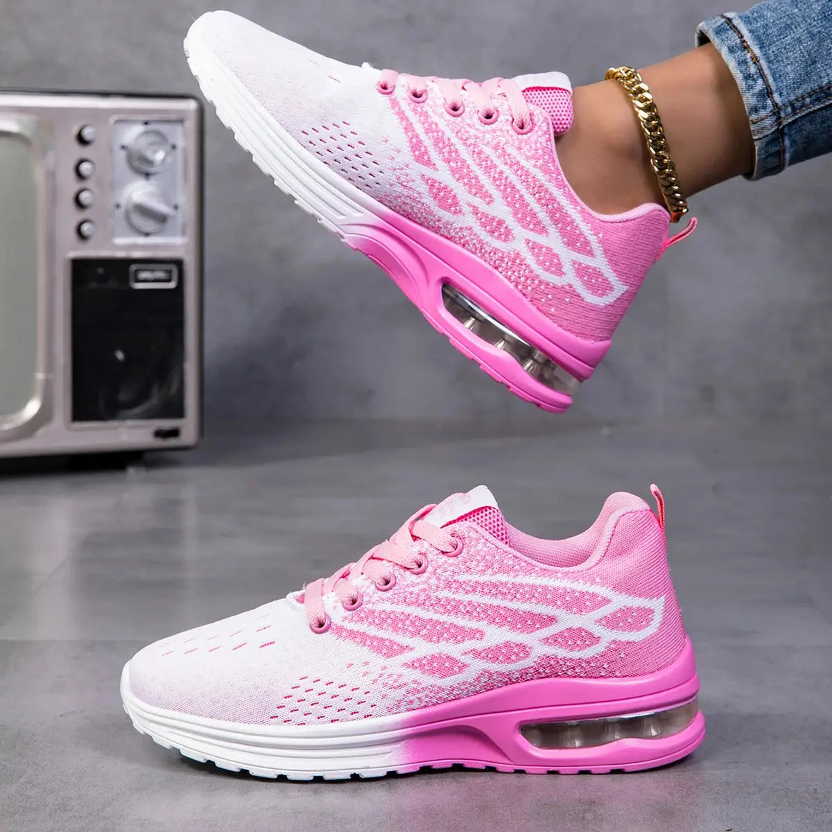 Women's comfortable sneakers, lightweight air sole design, walking sports shoes for daily wear
