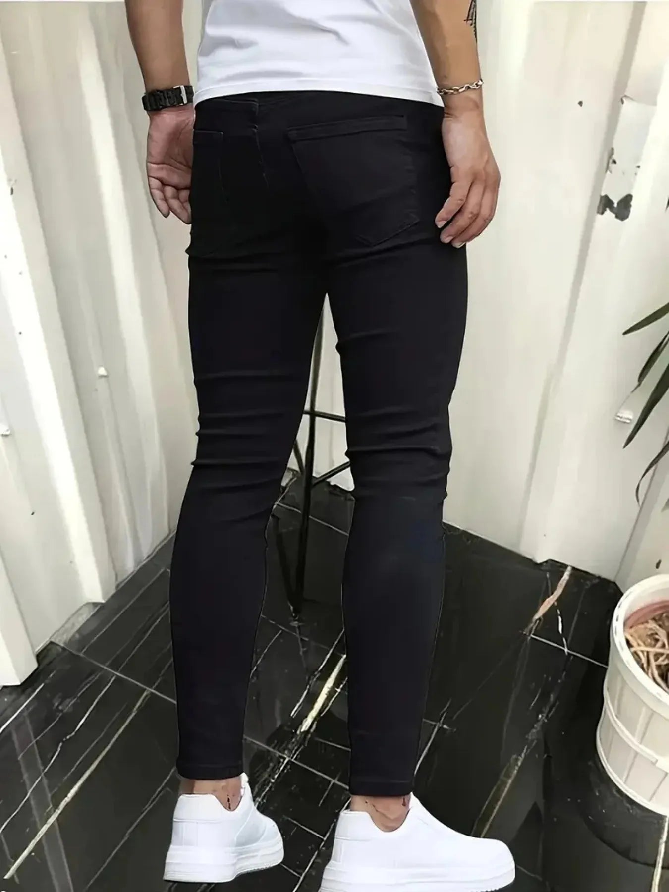 Men Slim Fit Jeans with Black Denim Five Pocket Design