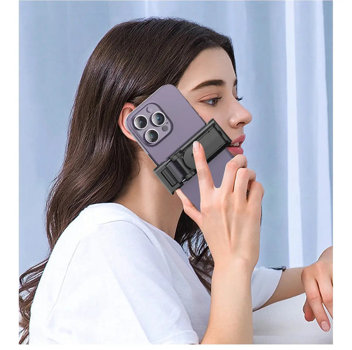 User holding detachable phone holder from 360° AI tracking gimbal stabilizer, demonstrating its compact and portable design.