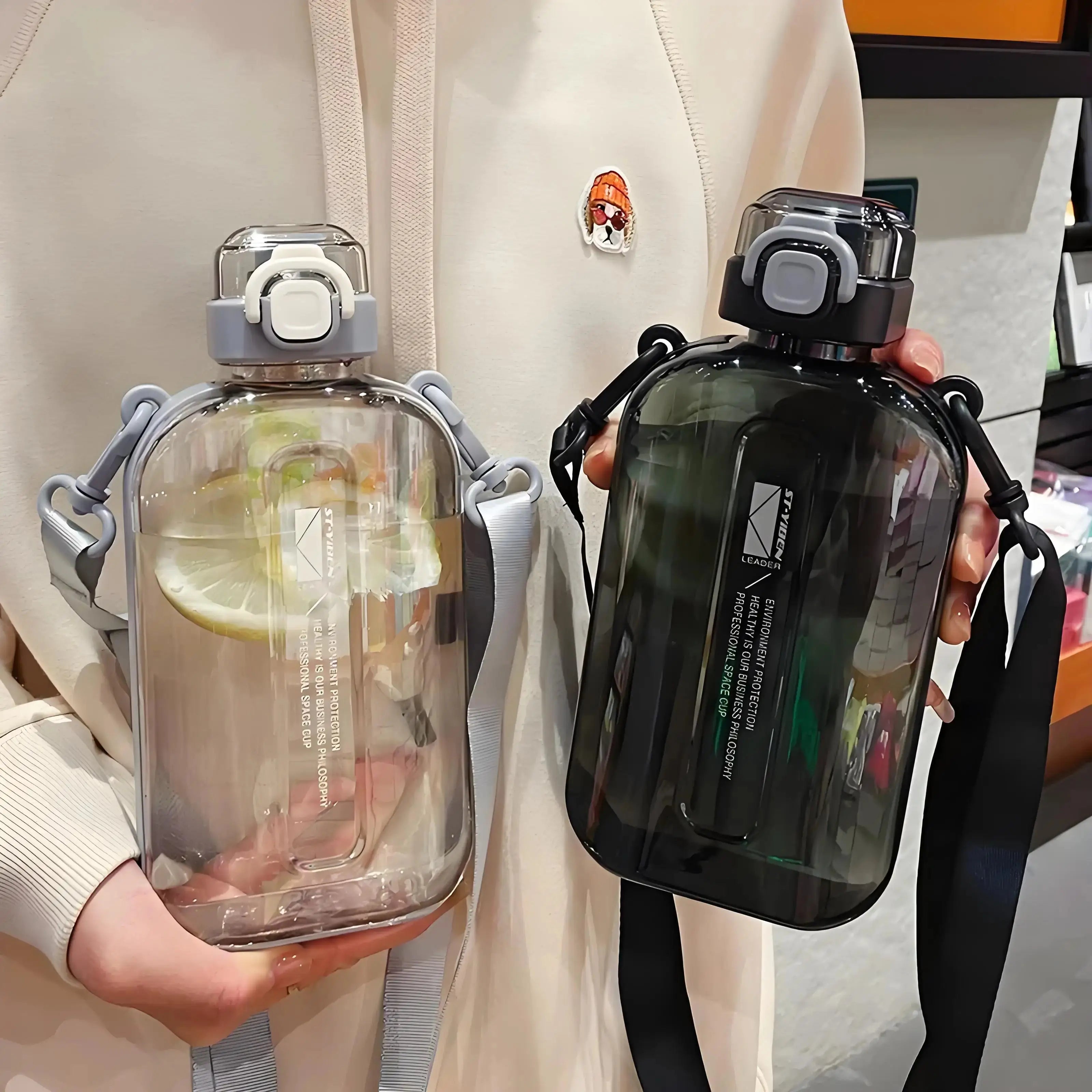 Flat Transparent Water Bottle – Slim Square Travel Canteen with Adjustable Strap – Portable & Elegant for Sport or Camping