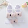 White textured bowknot shoes for baby girls