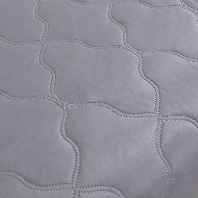 Quilt Ultra Soft Thin Reversible Soundwave Design