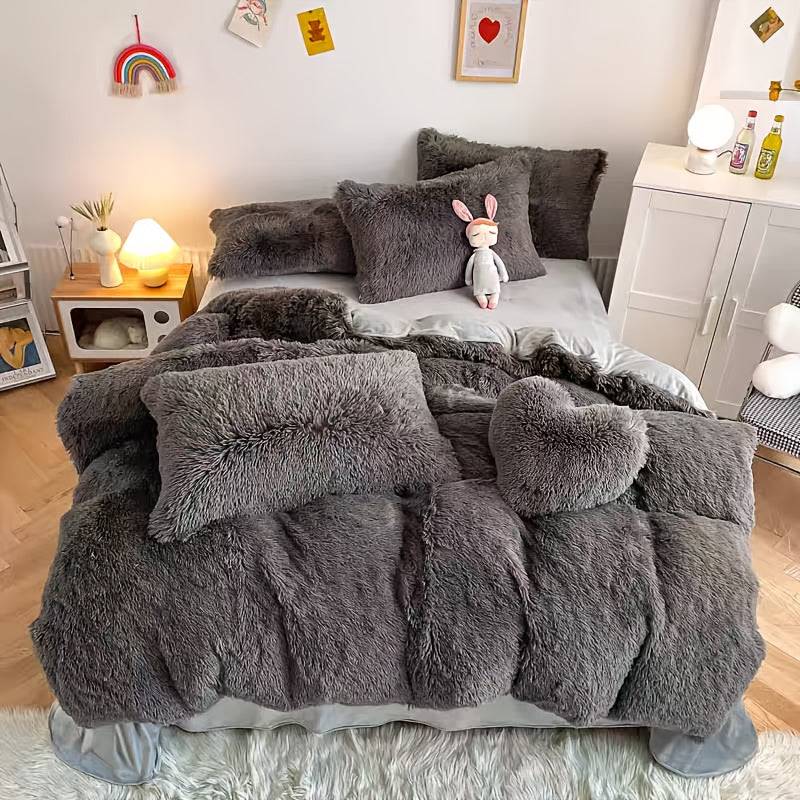 3/4-Piece Faux Down Comforter Set with Velvet Duvet Cover, Pillowcases and Heart Pillow, Ultra Soft All-Season Plush Bedding for Twin/Queen/King
