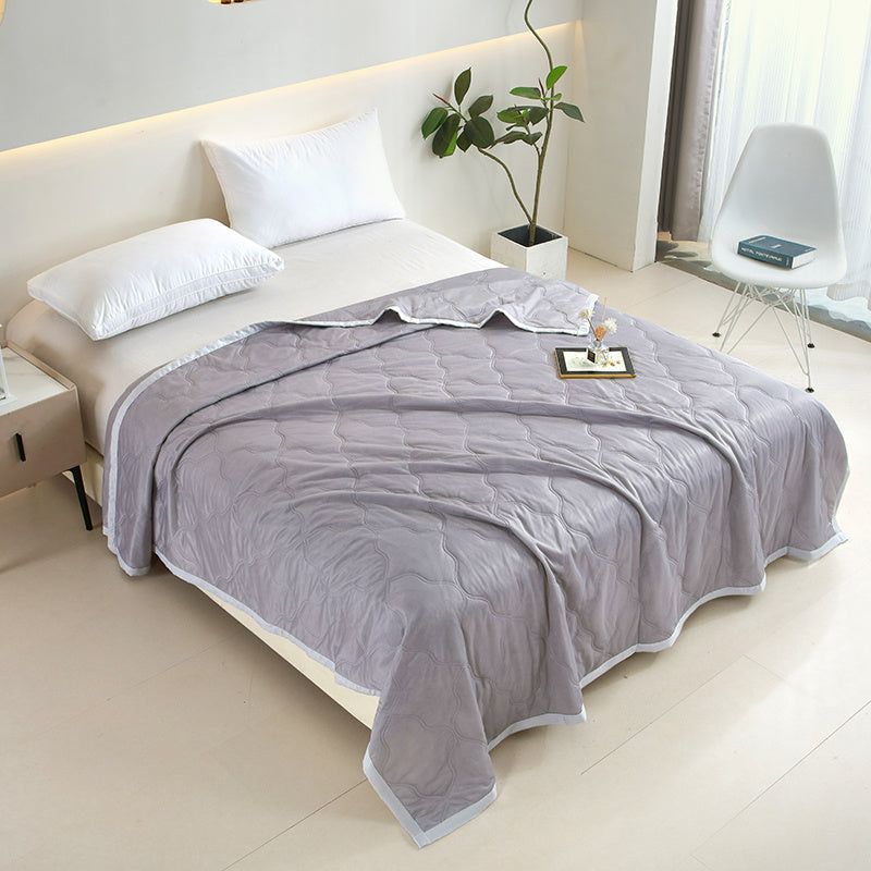 Quilt Ultra Soft Thin Reversible Soundwave Design