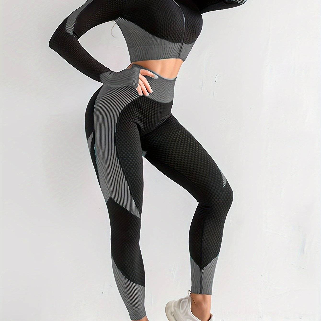 3-Piece Women’s Seamless Workout Set with Zipper Long Sleeve Top & High-Waist Shorts, Breathable Moisture-Wicking Fabric for Gym & Fitness