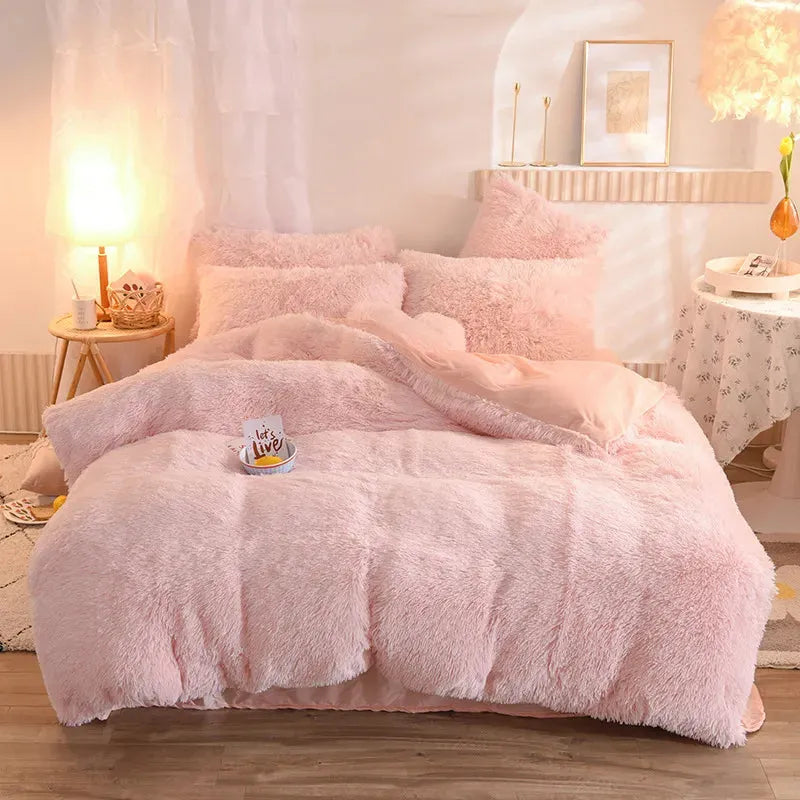Luxury Winter Bedding Set with Fluffy Duvet Cover and Pillowcases, Soft Plush Fabric, Queen/King Sizes