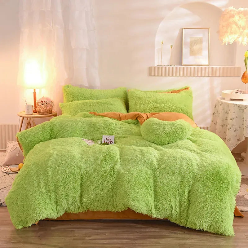 Luxury Winter Bedding Set with Fluffy Duvet Cover and Pillowcases, Soft Plush Fabric, Queen/King Sizes