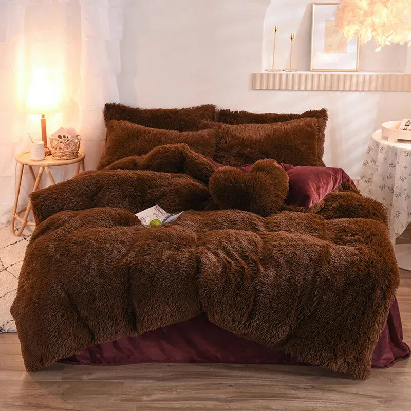 Luxury Winter Bedding Set with Fluffy Duvet Cover and Pillowcases, Soft Plush Fabric, Queen/King Sizes