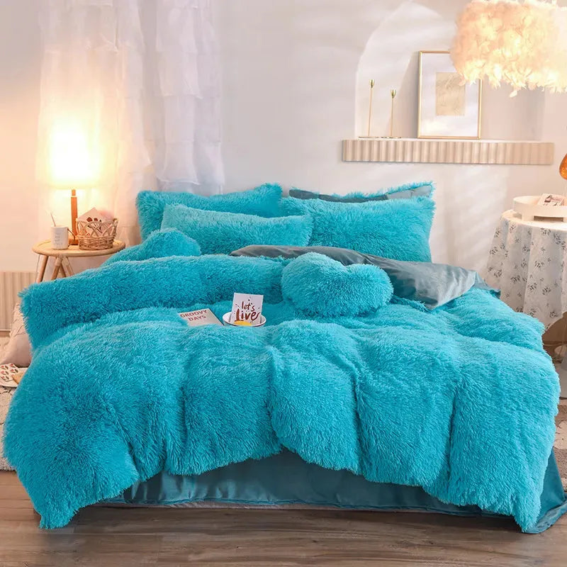 Luxury Winter Bedding Set with Fluffy Duvet Cover and Pillowcases, Soft Plush Fabric, Queen/King Sizes