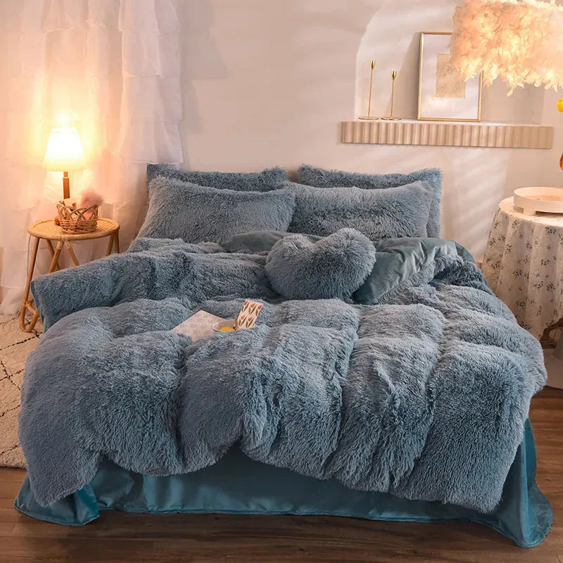 Luxury Winter Bedding Set with Fluffy Duvet Cover and Pillowcases, Soft Plush Fabric, Queen/King Sizes