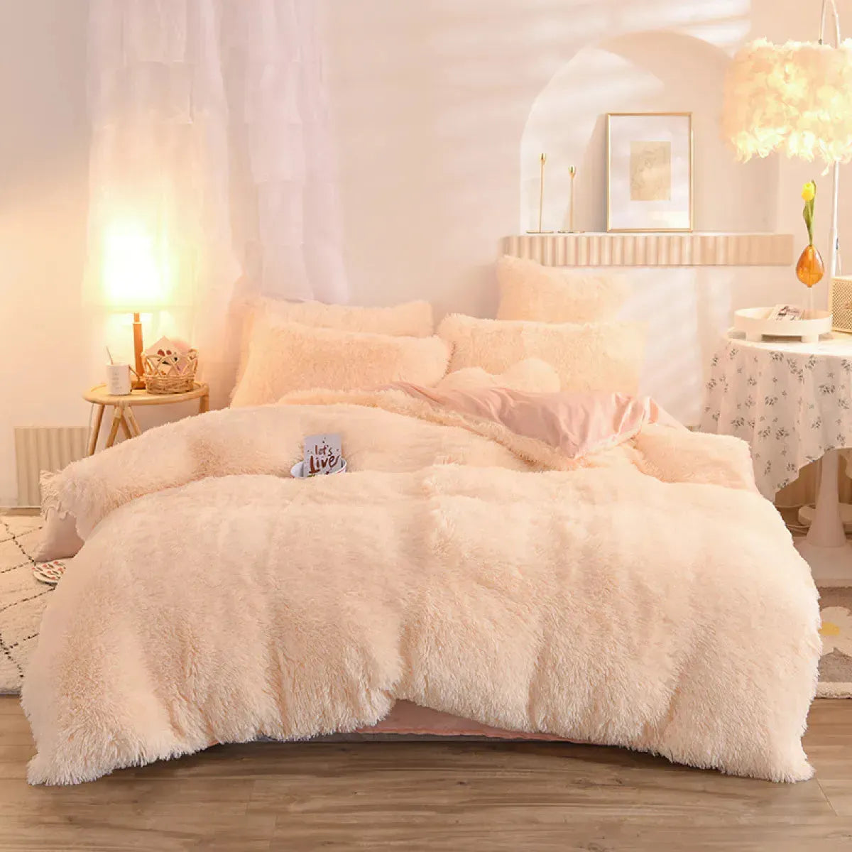 Luxury Winter Bedding Set with Fluffy Duvet Cover and Pillowcases, Soft Plush Fabric, Queen/King Sizes