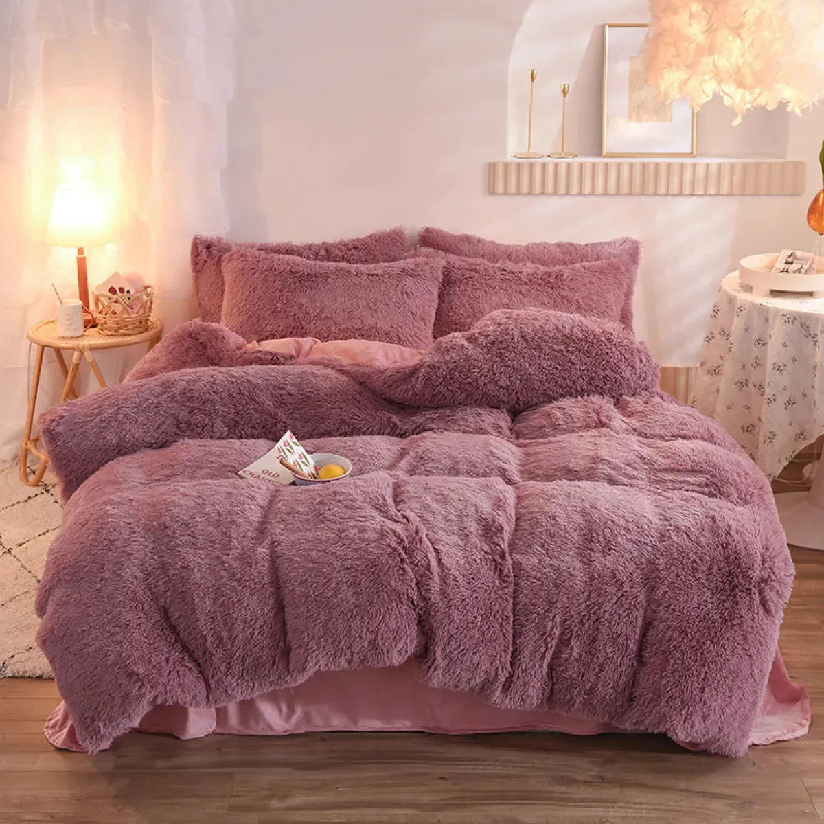 Luxury Winter Bedding Set with Fluffy Duvet Cover and Pillowcases, Soft Plush Fabric, Queen/King Sizes